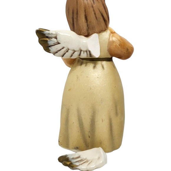 Goebel Figurines  Angels Holding Golden Hearts (4 Bundle Set) - Picture 9 of 14